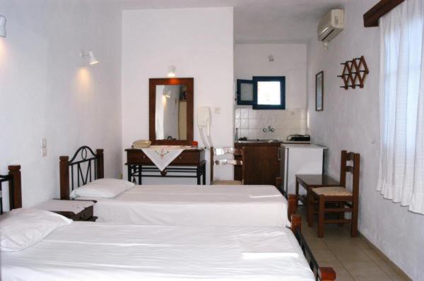 Windmill Villas أرتيموناس الغرفة الصورة